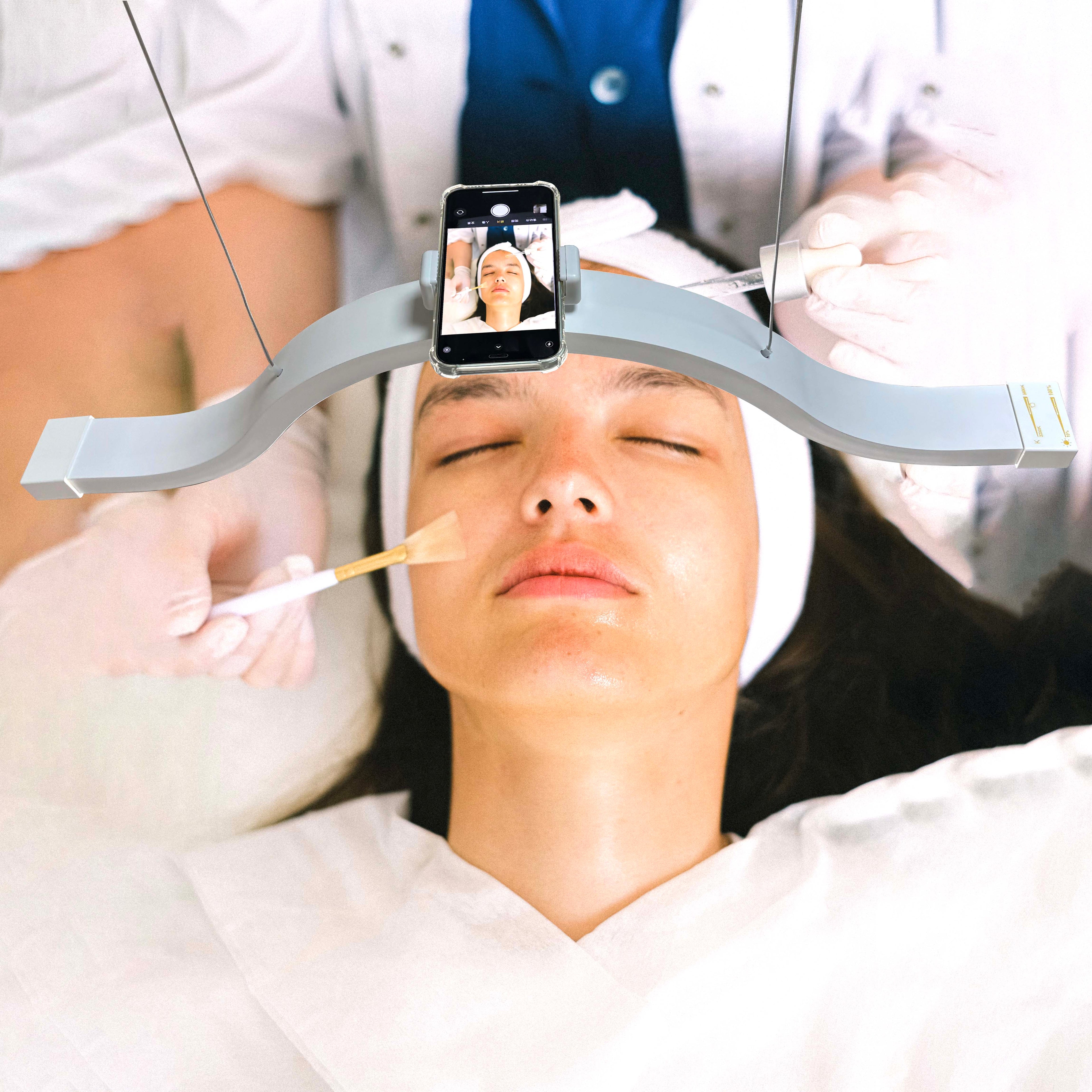 Ceiling-Mount Cloud Eyelash Lamp - Professional LED Light with Shadow-Free Illumination | Luxe Salon Equipment